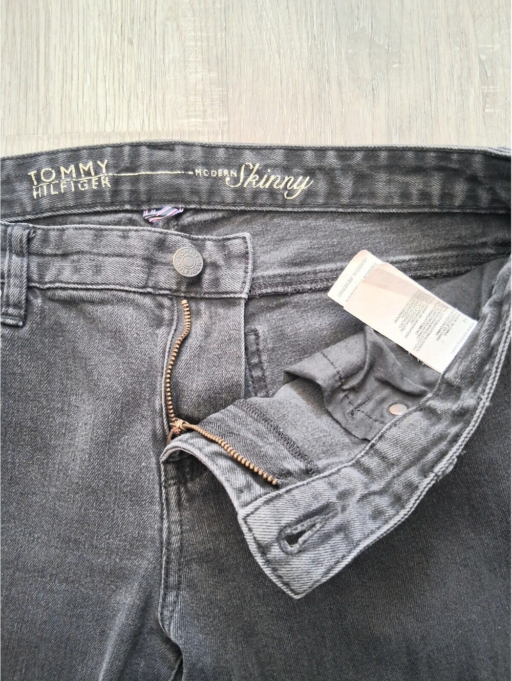 Tommy Hilfiger Women's Size 16, 33x27.5 Charcoal Black Denim Ankle Skinny Jeans - Picture 3 of 15